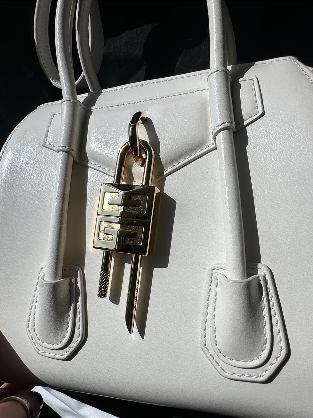 White Leather Givenchy Antigona handbag - Picture 6 of 6